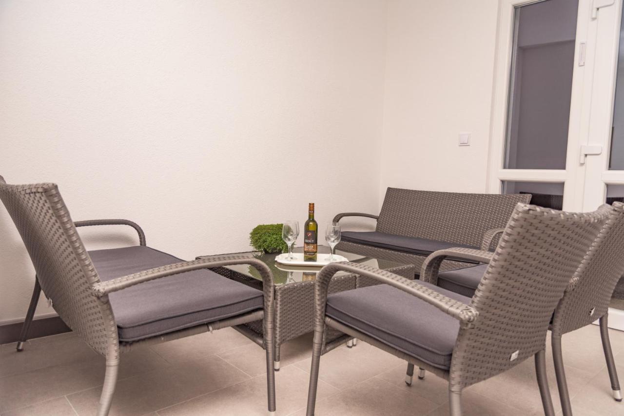 Apartmani Marijamagdalena Gračac Eksteriør billede