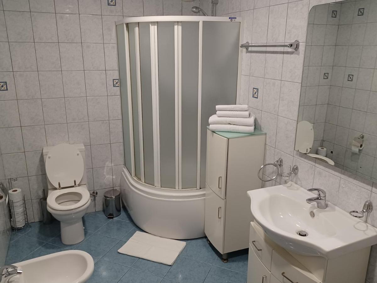 Apartmani Marijamagdalena Gračac Eksteriør billede