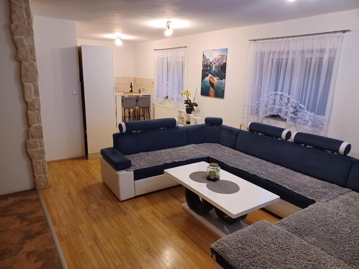 Apartmani Marijamagdalena Gračac Eksteriør billede