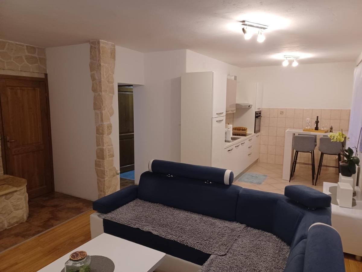 Apartmani Marijamagdalena Gračac Eksteriør billede