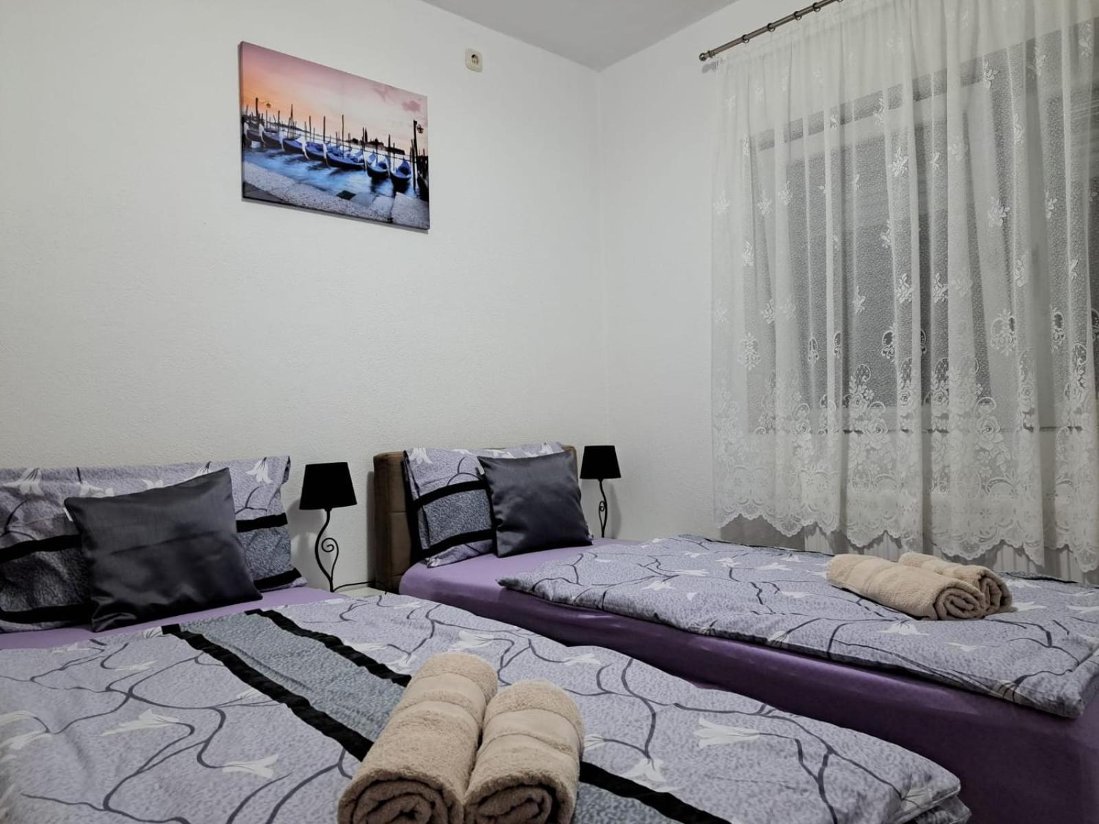 Apartmani Marijamagdalena Gračac Eksteriør billede