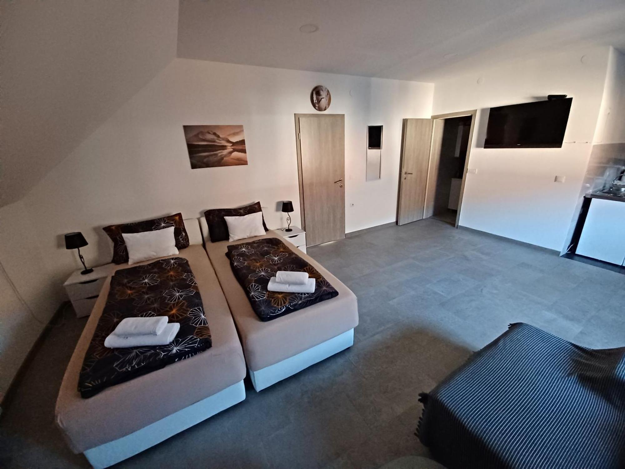 Apartmani Marijamagdalena Gračac Eksteriør billede