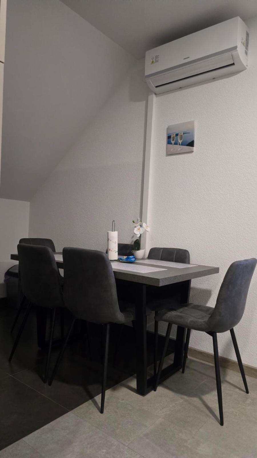 Apartmani Marijamagdalena Gračac Eksteriør billede