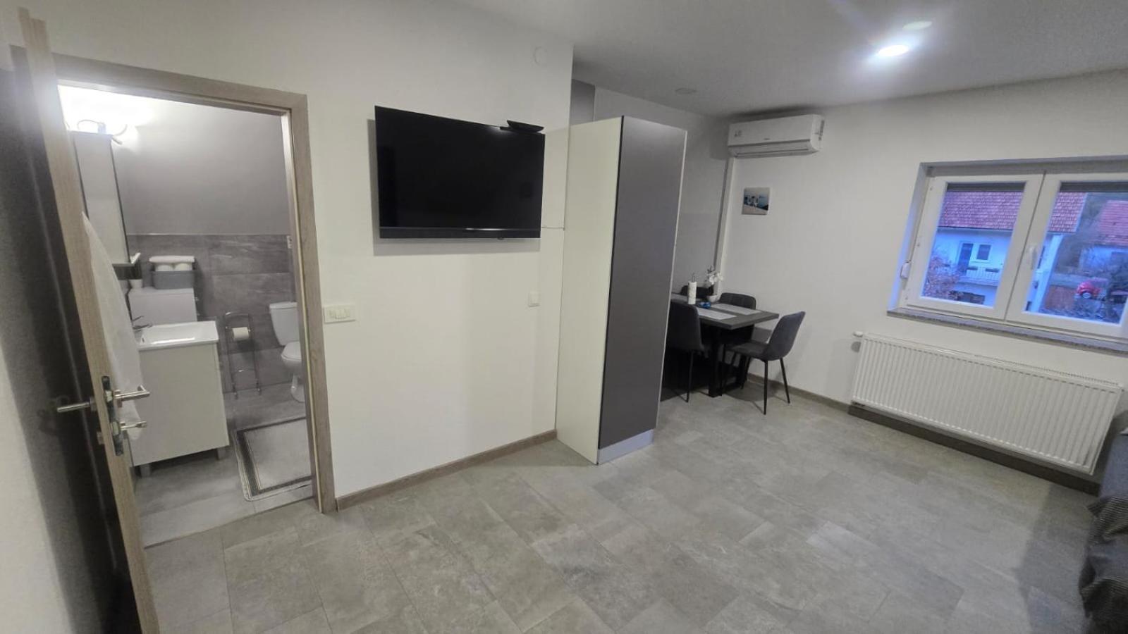 Apartmani Marijamagdalena Gračac Eksteriør billede