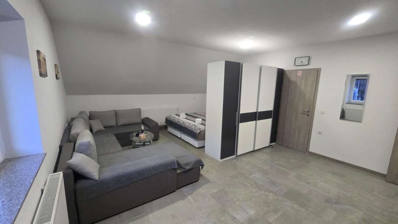 Apartmani Marijamagdalena Gračac Eksteriør billede